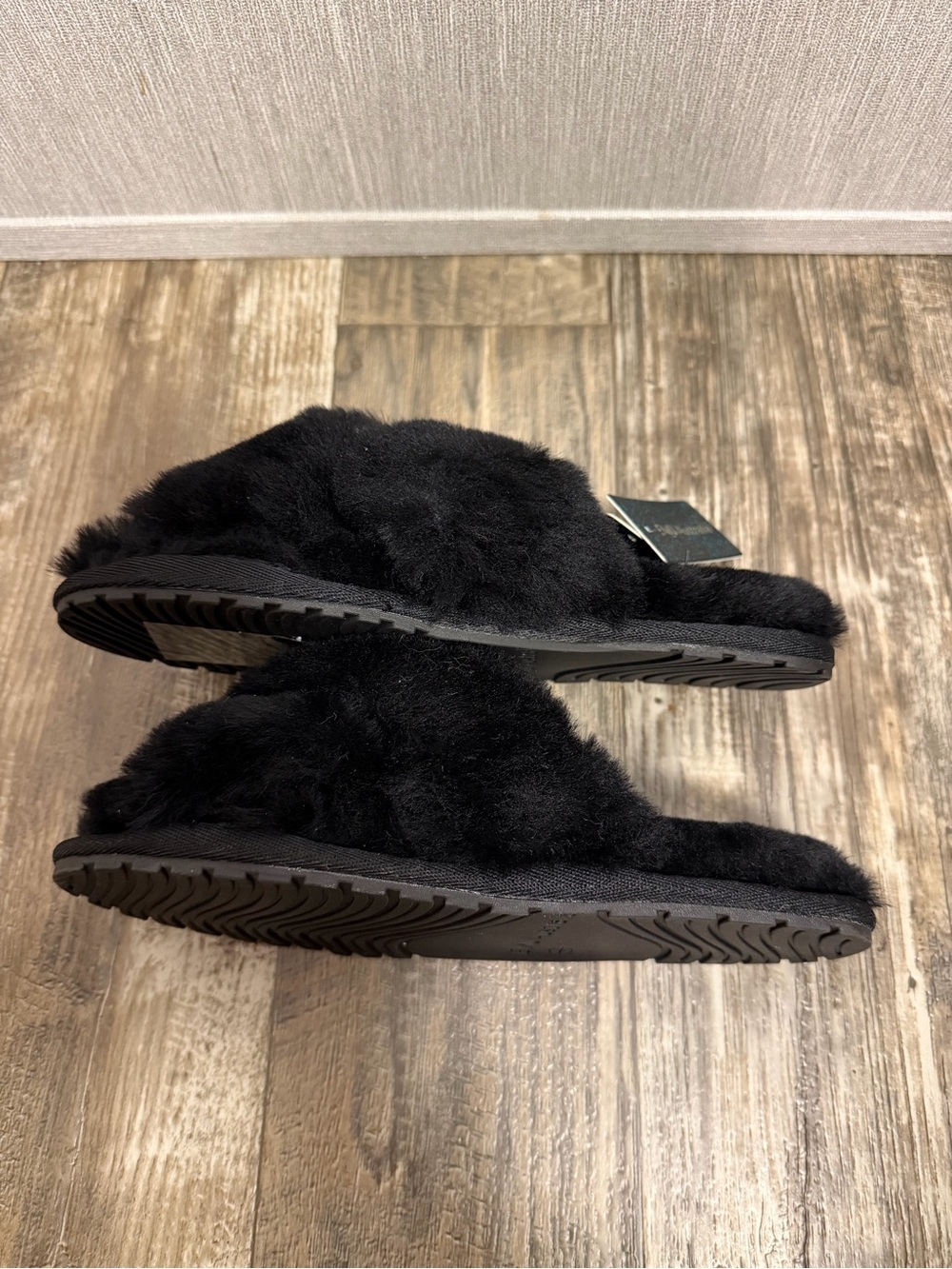 Emu Astralia Plush Black Cross-Band Women's Slippers Size 8 - Picture 11 of 12